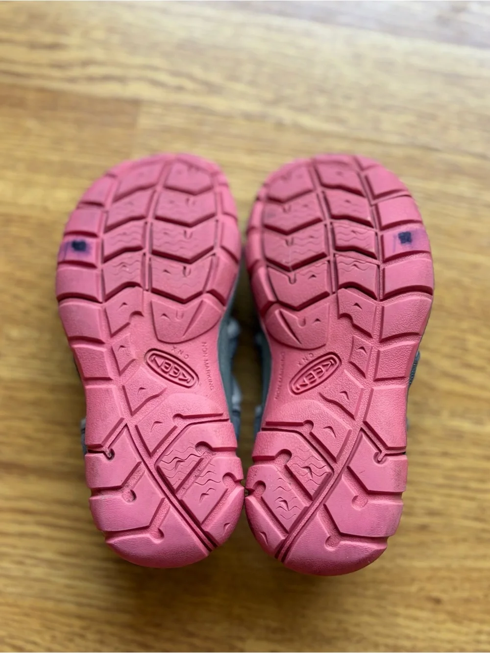 KEEN Kids Girls Sandals Gray Pink Hiking Play Durable Gorpcore Outdoors Sz 11